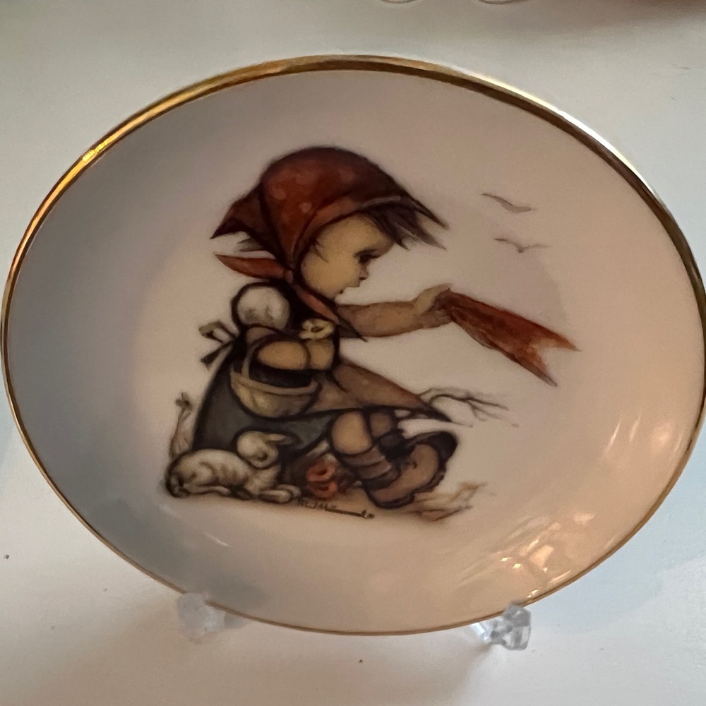 Hummel small plate